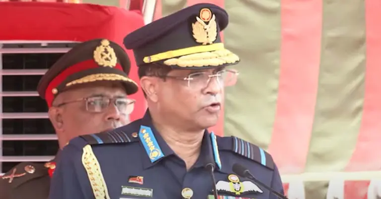 বিমানবাহিনী প্রধান এয়ার চিফ মার্শাল হাসান মাহমুদ খান